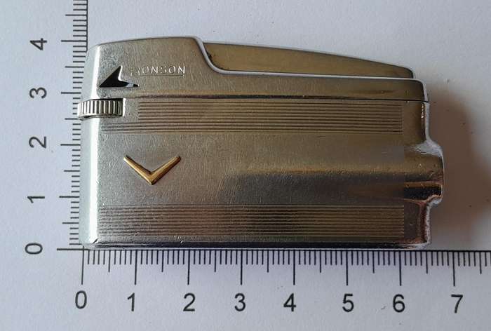 1950's Ronson Varaflame Butane Gas Lighter.  Made In England.