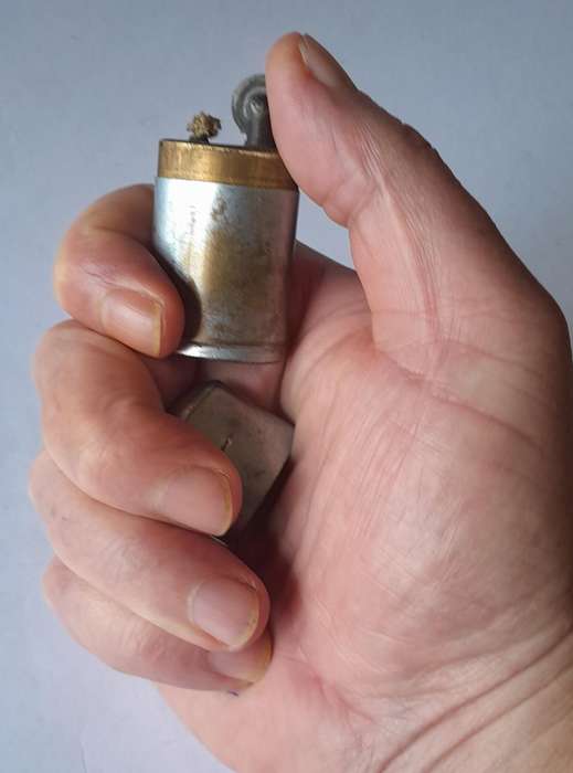 Rare WW2 "Victory" May 1945 U.L. Lighter.