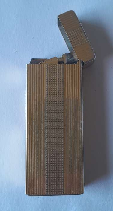 1970's/80's Japanese "Win 2000" Gold Tone Butane Gas Lighter.