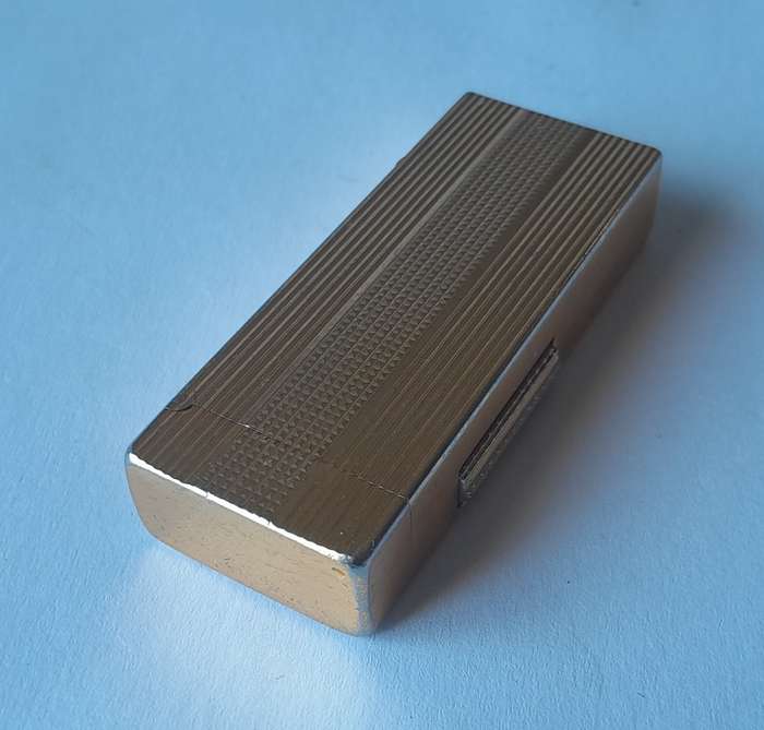 1970's/80's Japanese "Win 2000" Gold Tone Butane Gas Lighter.