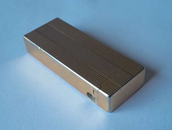 1970's/80's Japanese "Win 2000" Gold Tone Butane Gas Lighter.
