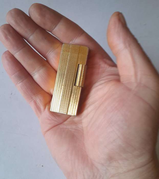 1970's/80's Japanese "Win 2000" Gold Tone Butane Gas Lighter.