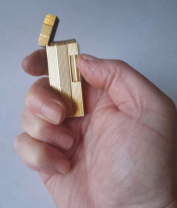 1970's/80's Japanese "Win 2000" Gold Tone Butane Gas Lighter.