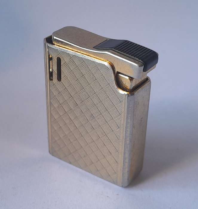 Vintage "Mink" Goldtone Butane Gas Lighter.