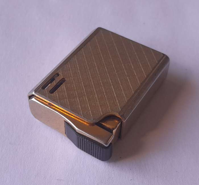 Vintage "Mink" Goldtone Butane Gas Lighter.