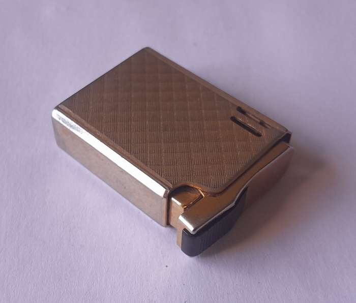 Vintage "Mink" Goldtone Butane Gas Lighter.