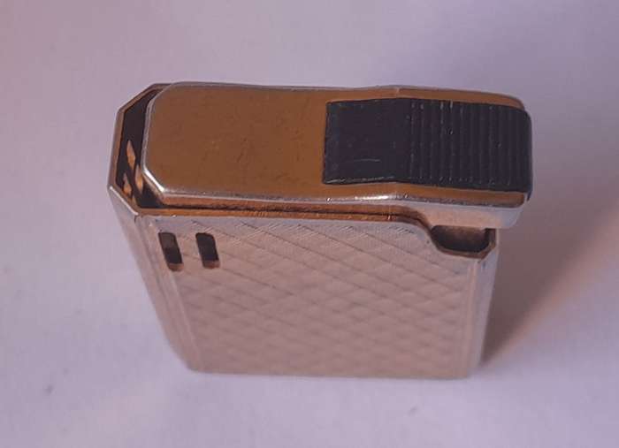 Vintage "Mink" Goldtone Butane Gas Lighter.