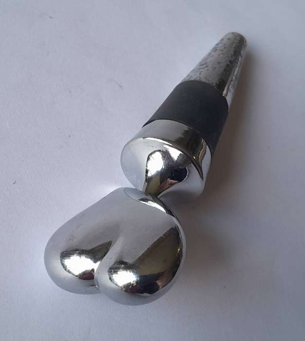 Vintage Solid Metal Sommelier Wine Bottle Stopper. (Carrol Boyes Style).