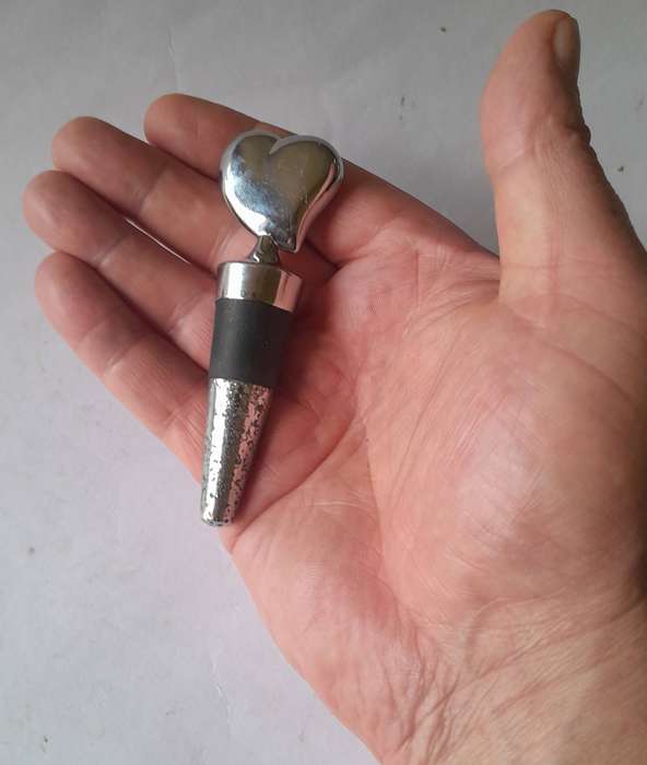 Vintage Solid Metal Sommelier Wine Bottle Stopper. (Carrol Boyes Style).