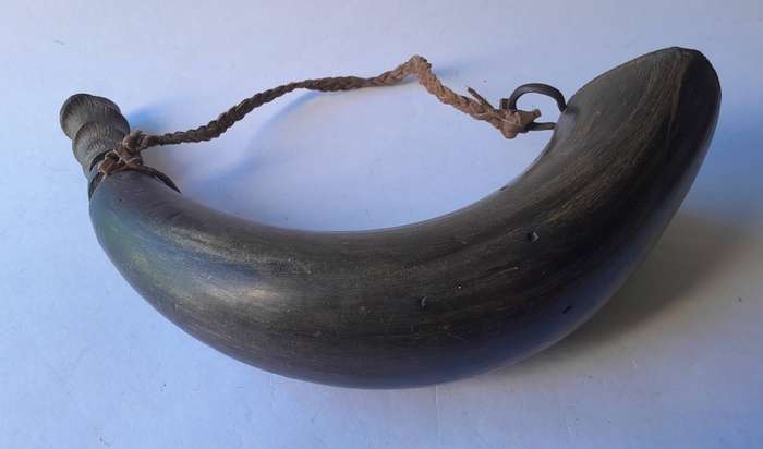 Antique Buffalo Gun Powder Horn With Stopper And Shoulder Strap.  32cm.