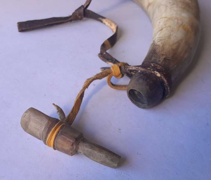 Antique Gun Powder Horn With Stopper And Shoulder Strap.  30cm.