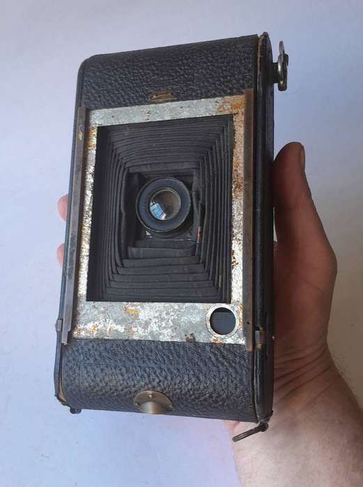 1930's Art Deco Brownie Junior Six-16 Box Camera + 1 Other (For Restoration, Parts Or Display).