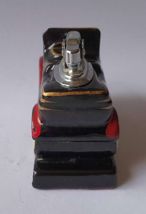 Vintage 1960's "Maxwell 1915" Ceramic Table Lighter.