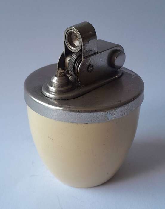 Vintage 1950's Cream Ceramic Push-Button Table Lighter.
