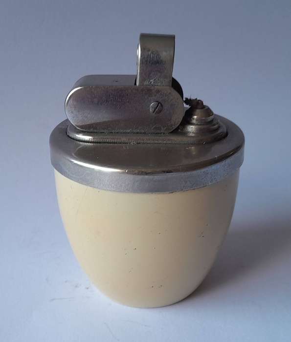 Vintage 1950's Cream Ceramic Push-Button Table Lighter.
