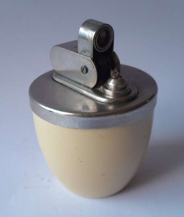 Vintage 1950's Cream Ceramic Push-Button Table Lighter.