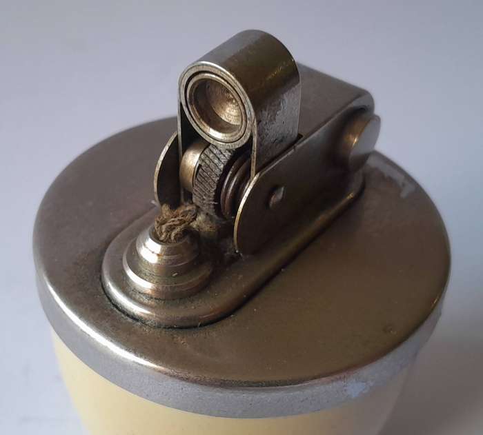 Vintage 1950's Cream Ceramic Push-Button Table Lighter.