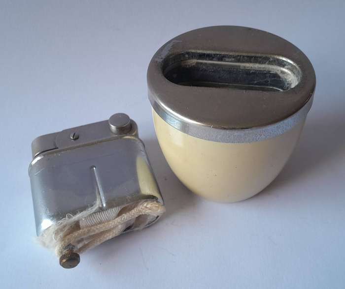Vintage 1950's Cream Ceramic Push-Button Table Lighter.