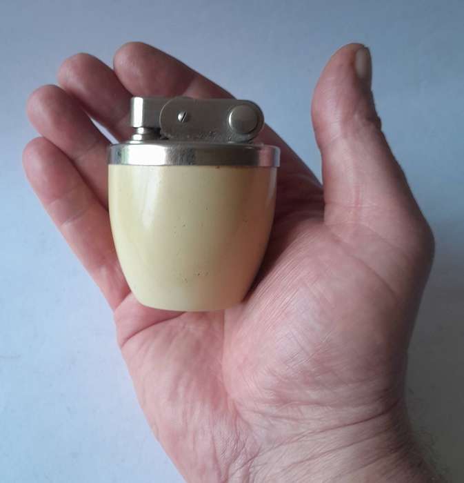 Vintage 1950's Cream Ceramic Push-Button Table Lighter.