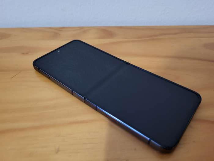 Samsung Z Flip 5 256GB + Extras