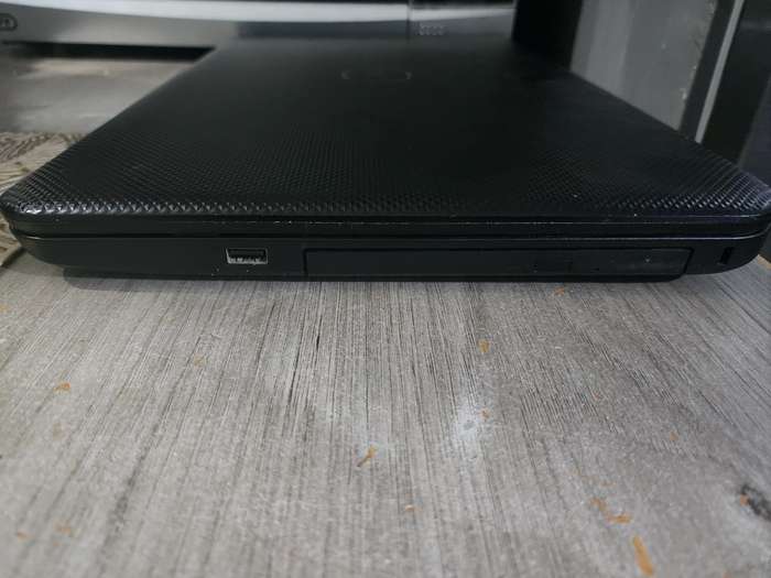 DELL INSPIRON 3737 I7 LAPTOP FOR SAPRES OR TO REPAIR PLEASE READ AD !!!