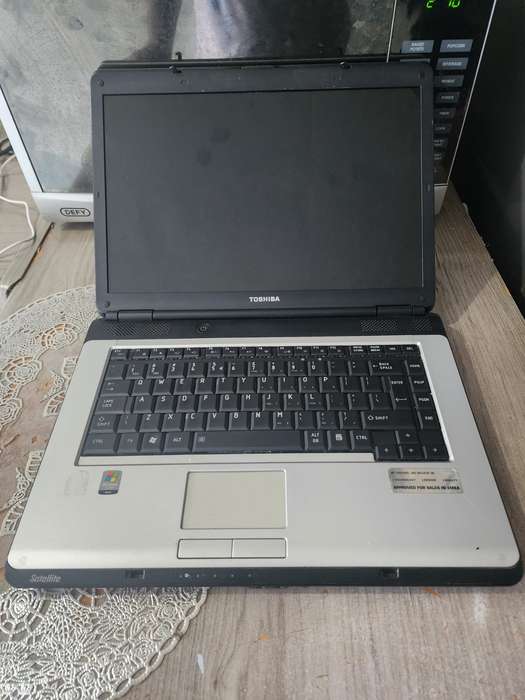 TOSHIBA SATELITTE L300 LAPTOP FOR SPARES OR REPAIRS