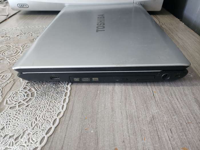 TOSHIBA SATELITTE L300 LAPTOP FOR SPARES OR REPAIRS