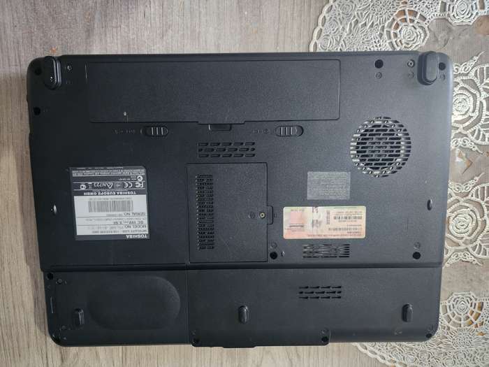TOSHIBA SATELITTE L300 LAPTOP FOR SPARES OR REPAIRS