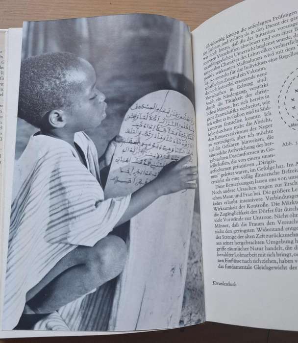ZWIELICHTIGES AFRIKA Controversial ethnological study on "Dark Africa" [1959, in German]