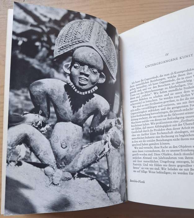 ZWIELICHTIGES AFRIKA Controversial ethnological study on "Dark Africa" [1959, in German]