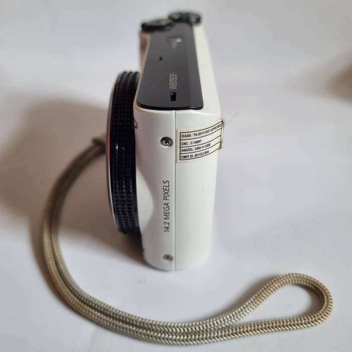 Samsung WB150F Digital Camera (14.2MP, 18x Optical Zoom, WiFi & HD Videos)