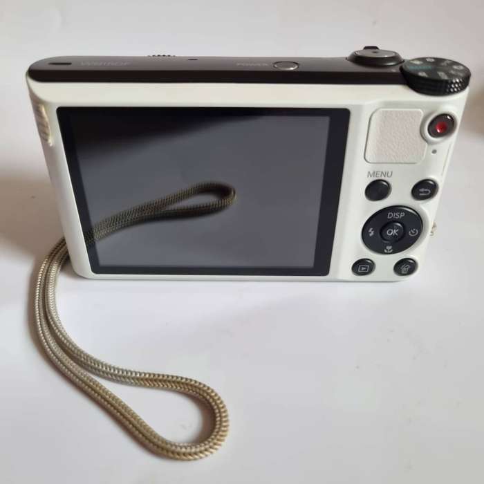 Samsung WB150F Digital Camera (14.2MP, 18x Optical Zoom, WiFi & HD Videos)