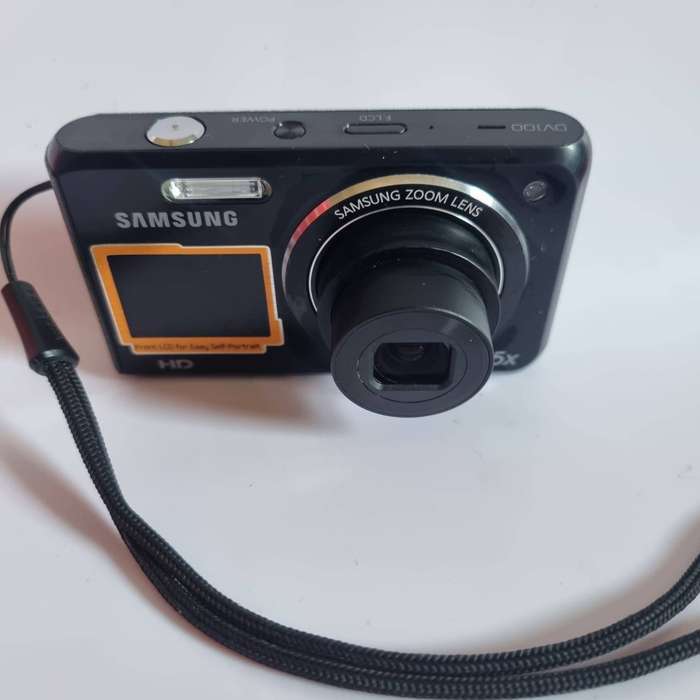 Samsung DV100 Digital Camera (Bag & 16GB SD Card)