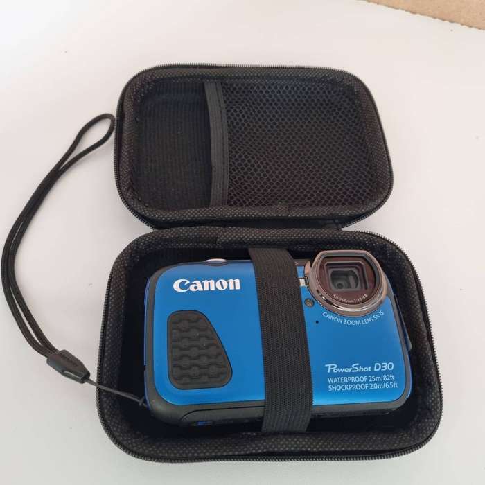 Canon Powershot D30 Compact Digital Camera with Rugged Housing (12.1MP)(Blue)