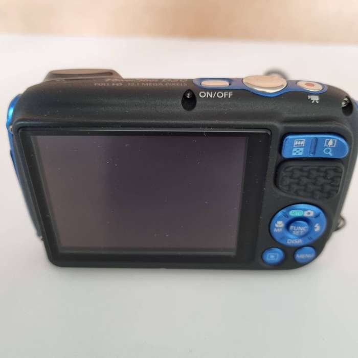 Canon Powershot D30 Compact Digital Camera with Rugged Housing (12.1MP)(Blue)
