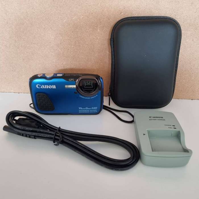 Canon Powershot D30 Compact Digital Camera with Rugged Housing (12.1MP)(Blue)