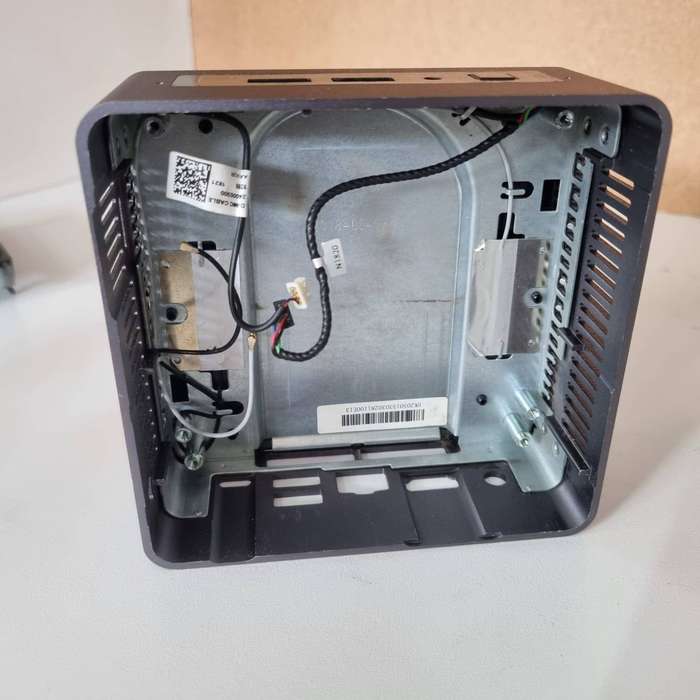 Intel NUC Shell (NUC7i5BNH)