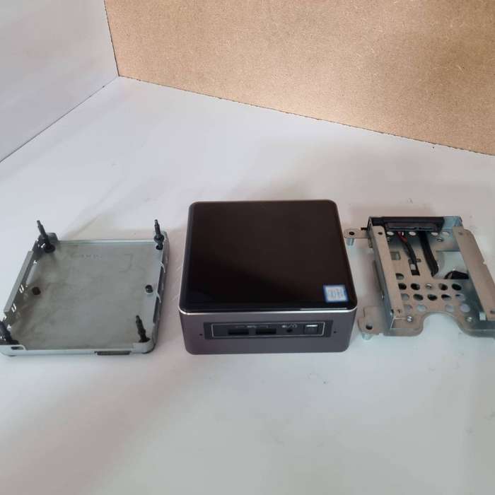 Intel NUC Shell (NUC7i5BNH)