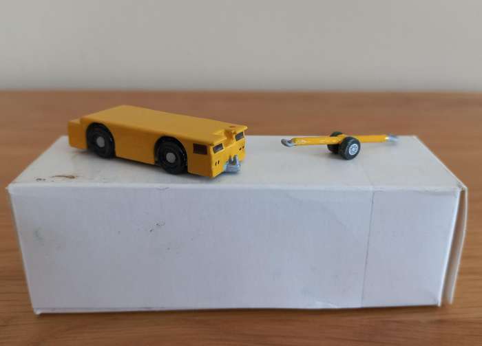 1/200 aircraft push back tractor