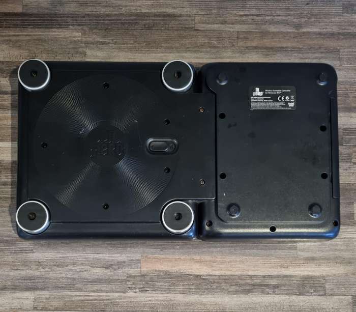 DJ Hero Board + Game for Nintendo Wii