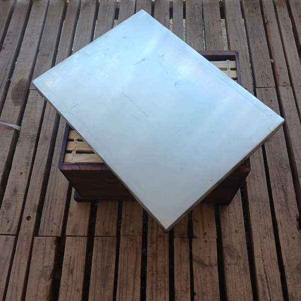 Beehive Brood Chamber with base, 10 wired frames and lid
