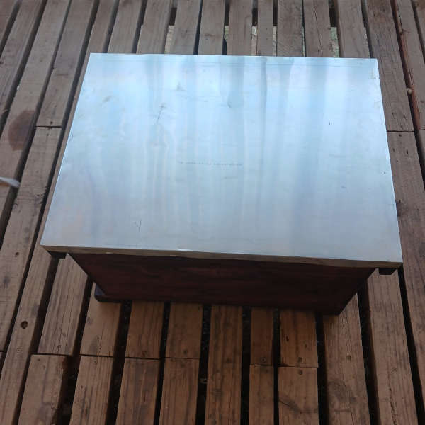 Beehive Brood Chamber with base, 10 wired frames and lid