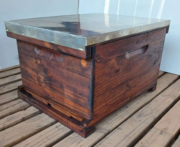 Beehive Brood Chamber with base, 10 wired frames and lid