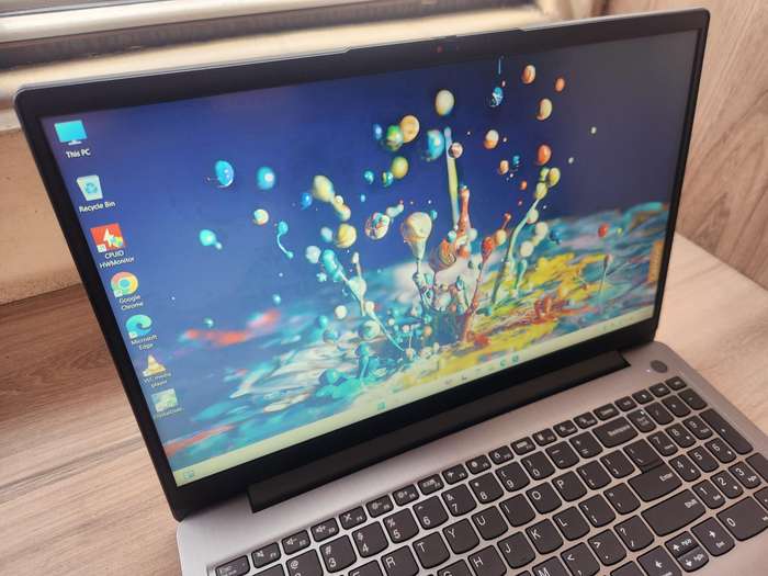 Lenovo IdeaPad 3 AMD Athlon Gold 3150U Notebook + Free Laptop Bag