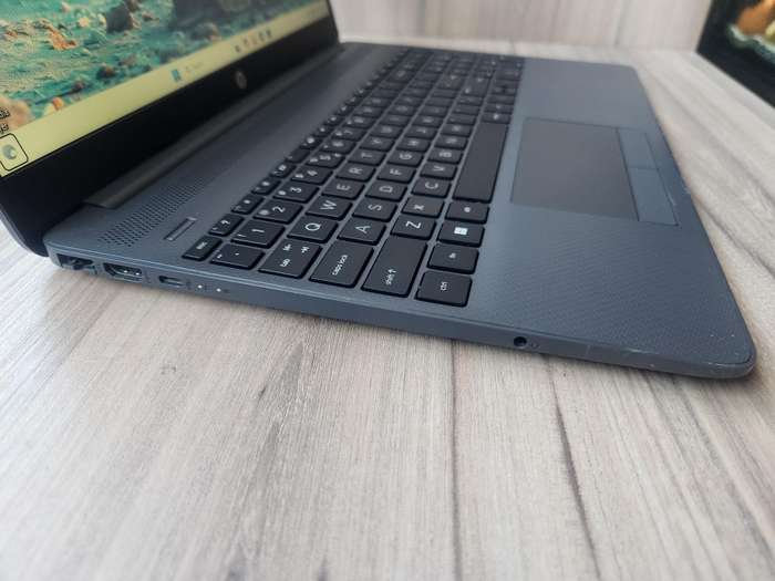 Hp Notebook 255 G8 AMD Ryzen 5 + Free Laptop Bag