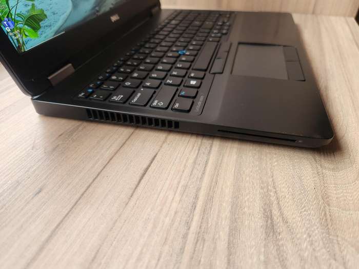 Dell Latitude E5570 Intel Core i7 + Free Laptop Bag