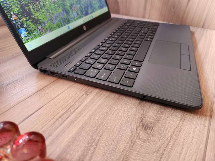 Hp Notebook 255 G8 AMD Ryzen 3 + Free Laptop Bag