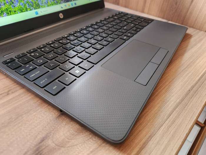 Hp Notebook 255 G8 AMD Ryzen 3 + Free Laptop Bag