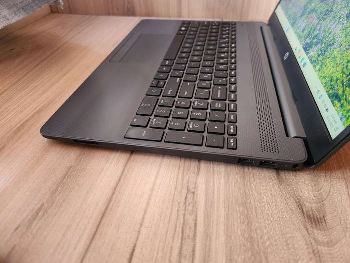 Hp Notebook 255 G8 AMD Ryzen 3 + Free Laptop Bag