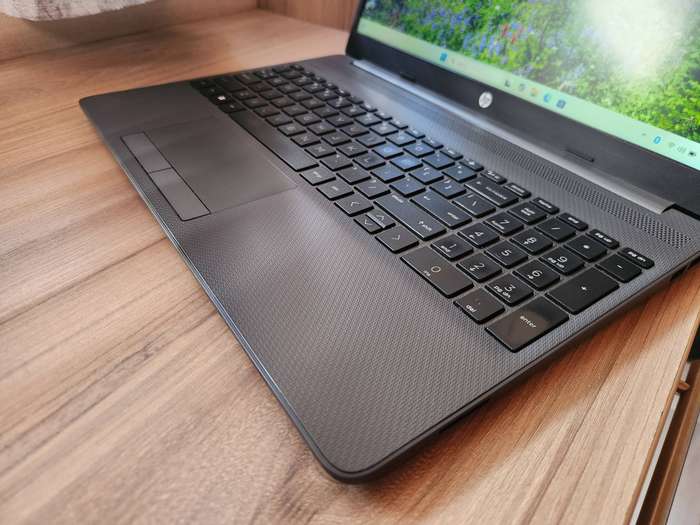 Hp Notebook 255 G8 AMD Ryzen 3 + Free Laptop Bag